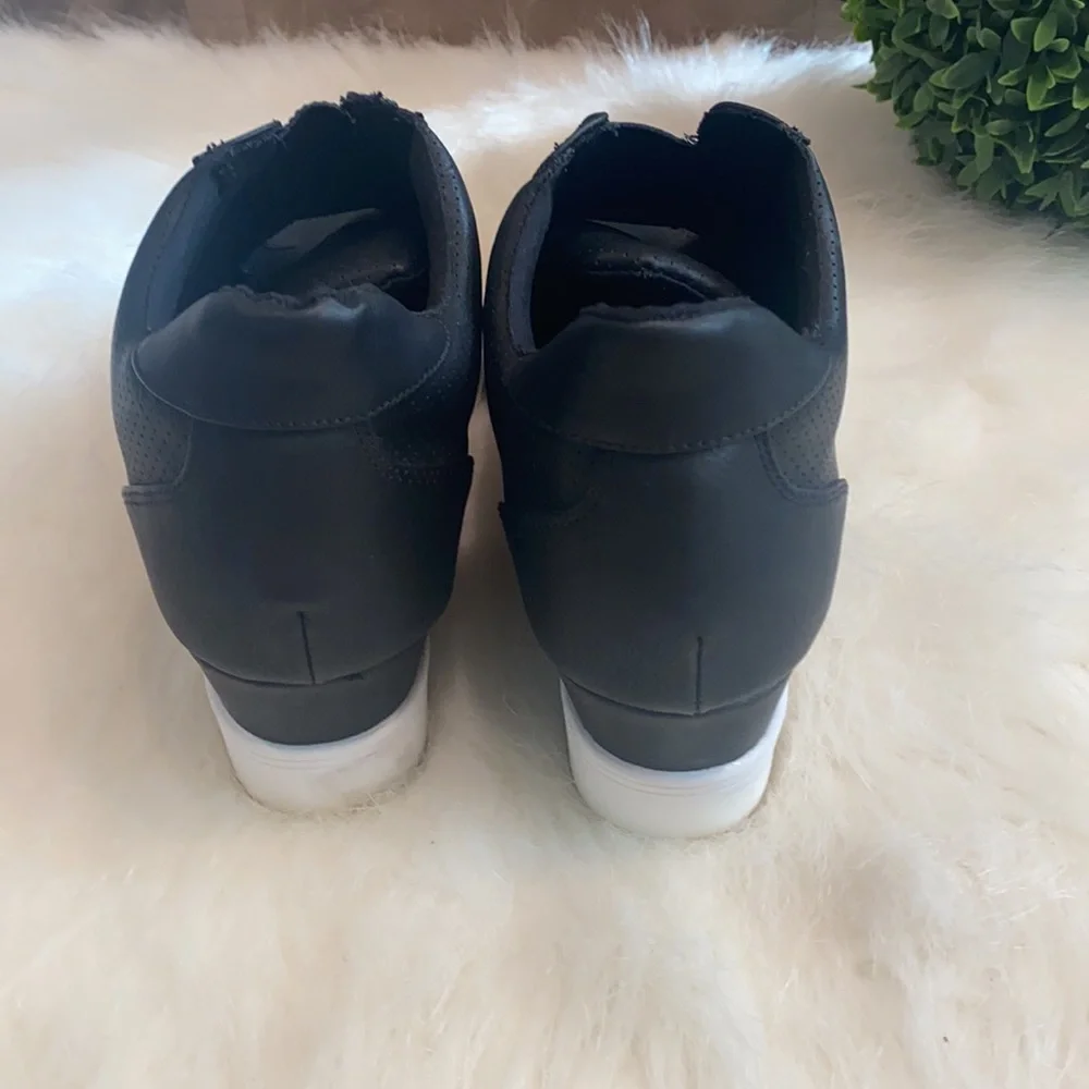 MIA LYNDSIE  Sneaker Wedge Shoes.